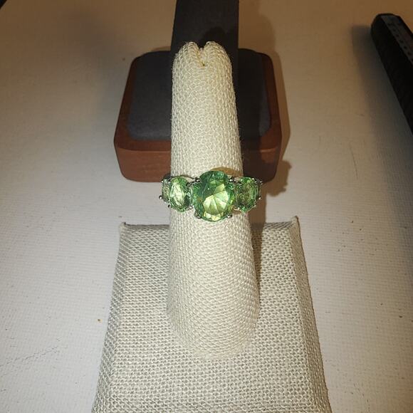 925 STERLING SILVER SZ 6 GREEN STONES PERIDOT RING